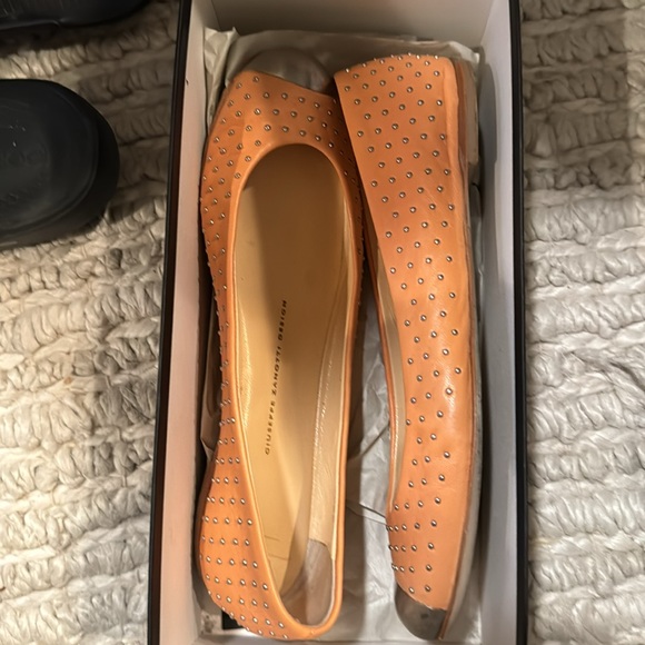 Giuseppe Zanotti peach and silver flat. Beautiful shoe. Size 7 1/2. - Picture 5 of 7